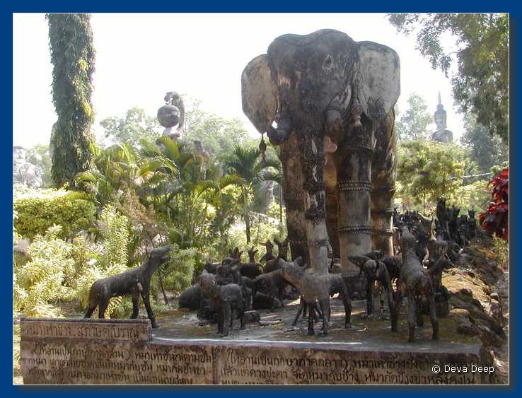 Sala Kaew Ku statues 20031224-03